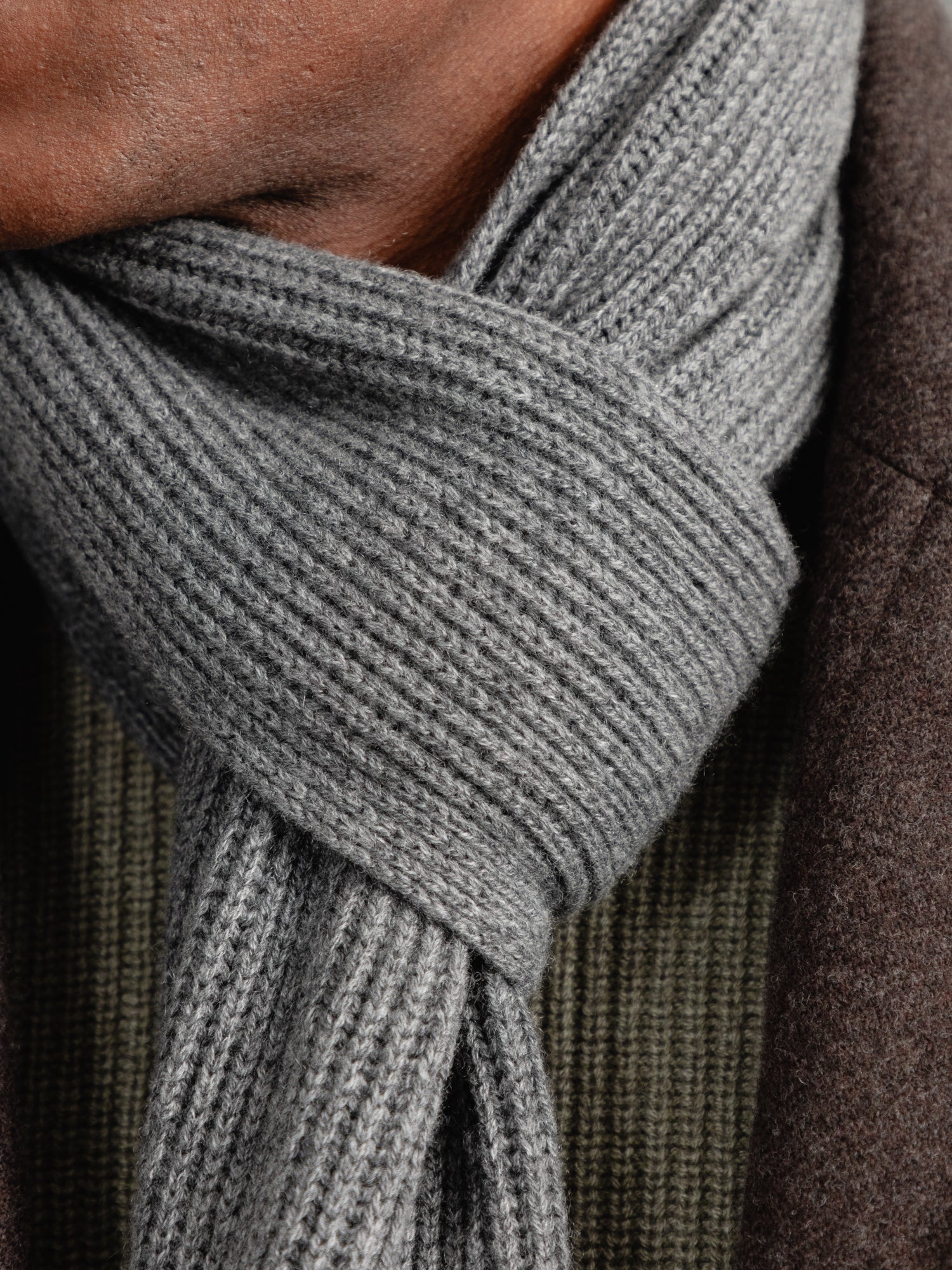 The Cashmere Ribbed Scarf - Cobble Grey - Image 5