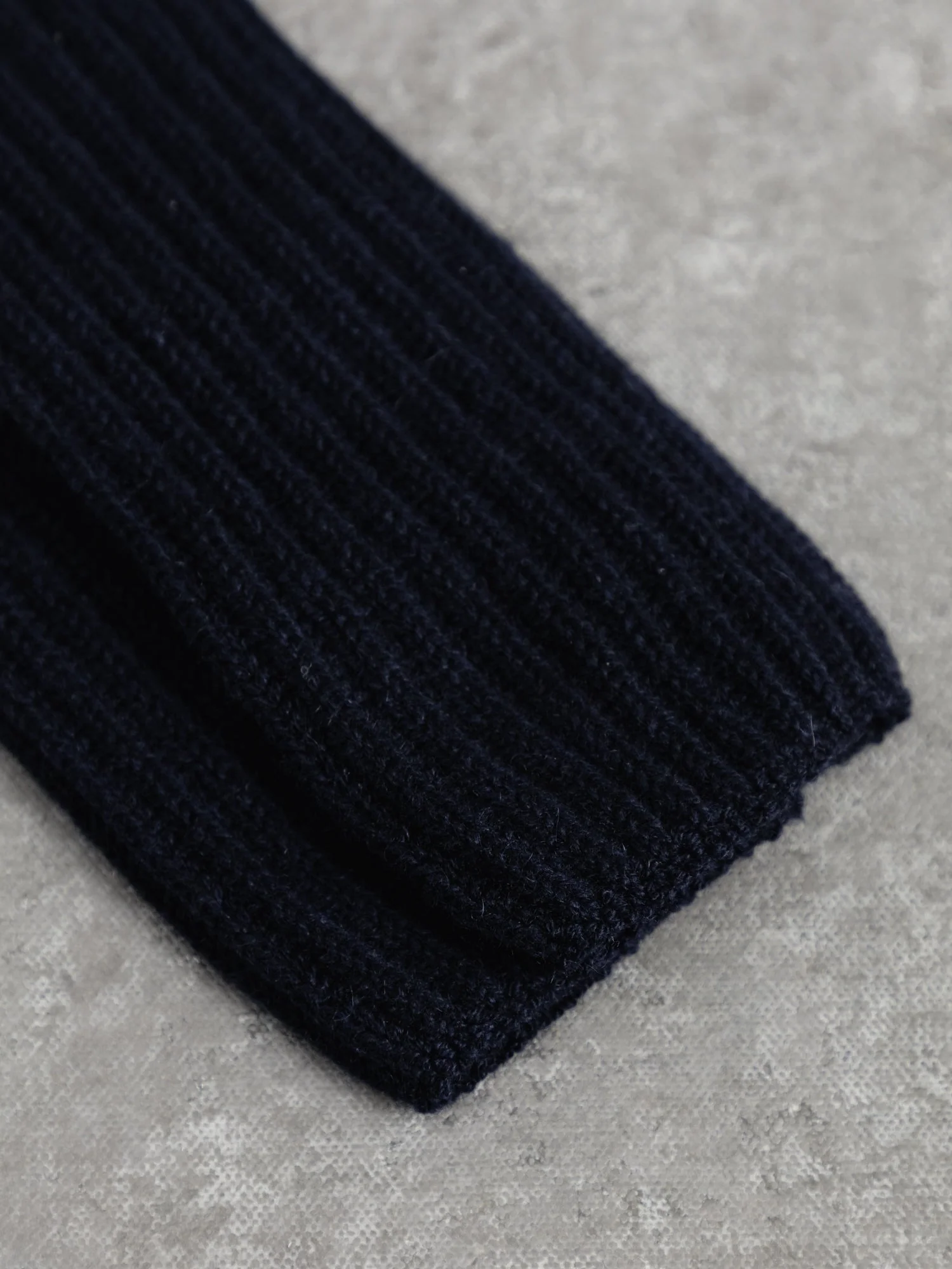 The Cashmere Wrist Warmers - Midnight - Image 4