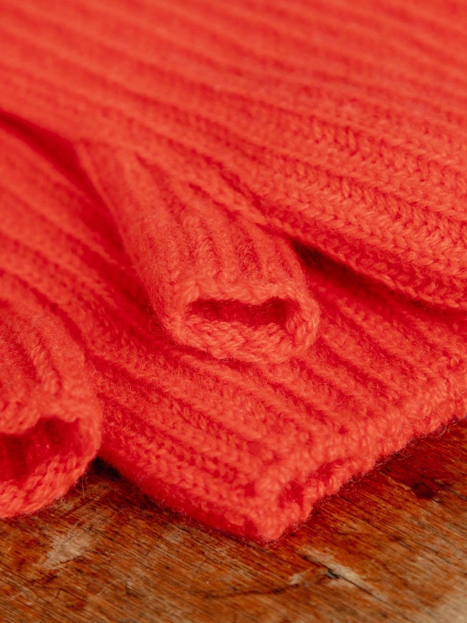 The Tipped Cashmere Wrist Warmers - Vermillion - Image 4